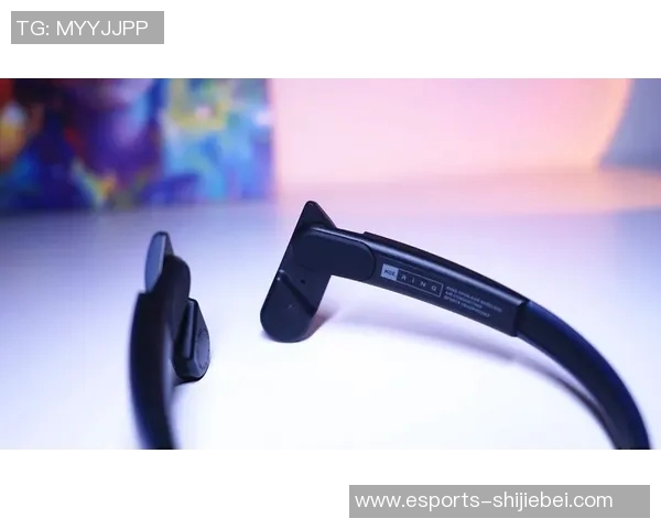 球星耳机助力足球运动革新打造全新听觉体验提升比赛氛围