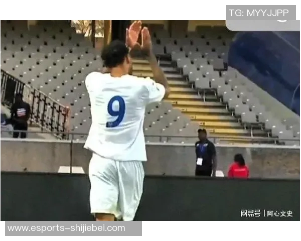 足球场上的红牌风云 被掏兜的球星背后故事与教训