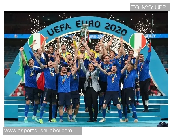 揭秘足球圈最抠球星背后的财富观念与奢华生活